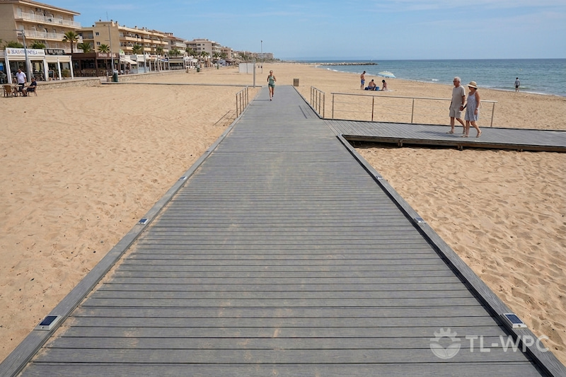 Commercial outdoor co-extrusion wpc decking Commercial outdoor co-extrusion wpc decking